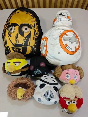 Lote Pelúcias Angry Birds Star Wars + almofadas C3PO E BB8