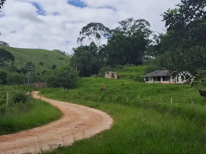 Área Rural à Venda em Redenção da Serra/SP