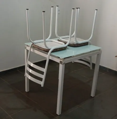 Mesa de vidro , 4 cadeiras