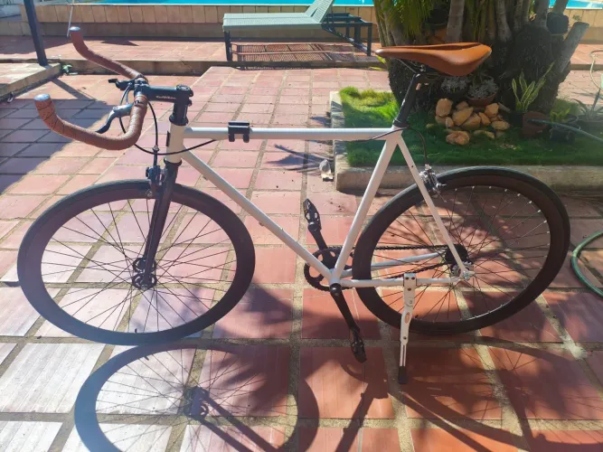 Bicicleta fixa/single raf bikes branca fosca aro 700