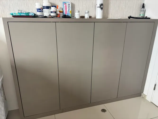 Armário com 4 portas