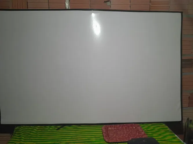 Vendo essa tela de projetor de 100 polegadas apenas 250