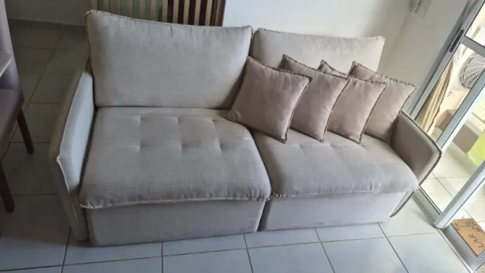 Sofá retrátil de linho