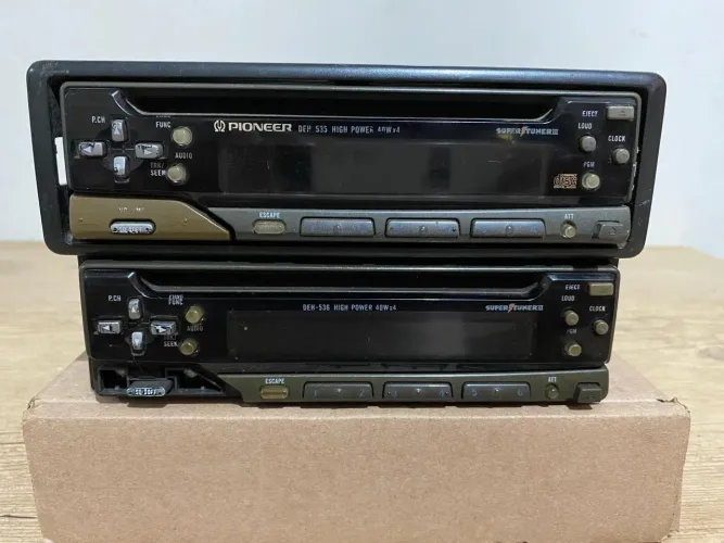 2 radios pioneer