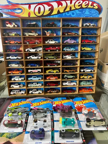 MEGA LOTE HOT WHEELS - 60 MINIATURAS ORIGINAIS + EXPOSITOR
