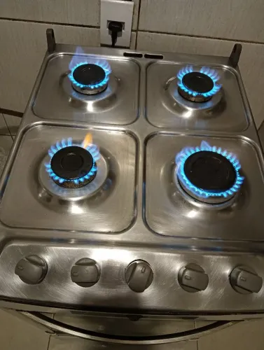 Fogão quatro bocas Brastemp 