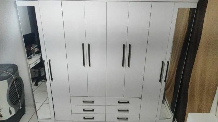 Guarda roupas Branco com 8 portas 6 gavetas 2,20m x 2,40m x 45cm