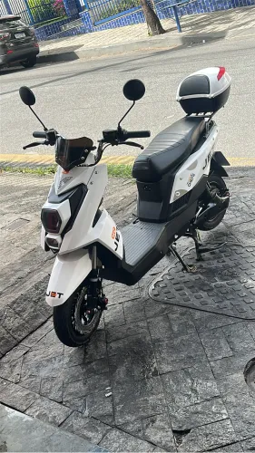Scooter elétrica jet