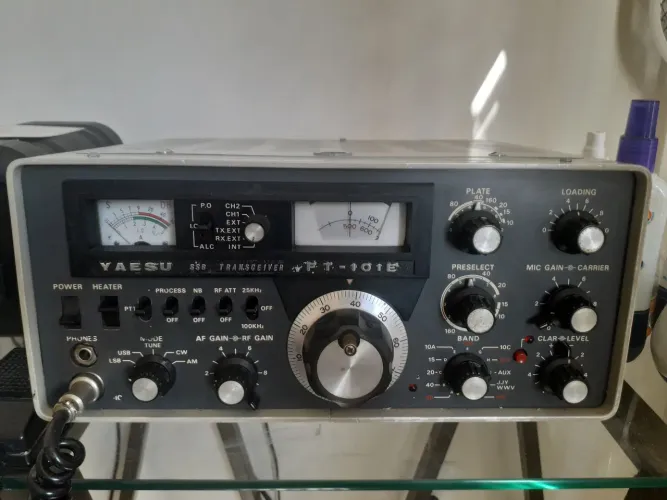Rádio HF 101E - funcionando 