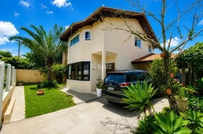 Casa Mobiliada com Quintal para Locação no Campeche - Florianópolis