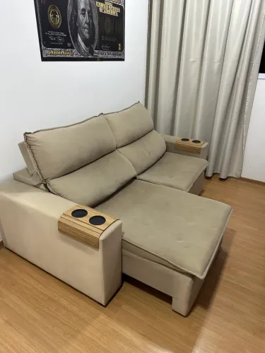 Sofá Retrátil com Porta Copos