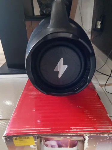 Caixa de som usada poucas vezes nova 