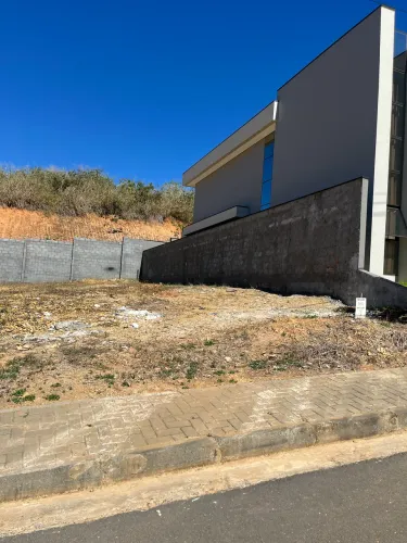 Vende-se lote de 286 m2 no Condomínio Diamond - Ibituruna
