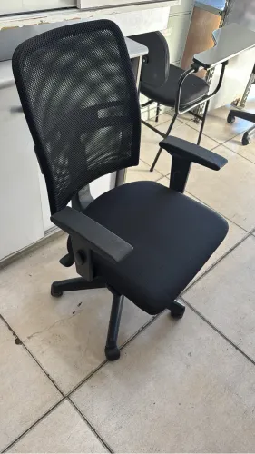 Cadeira de tela ergonômica