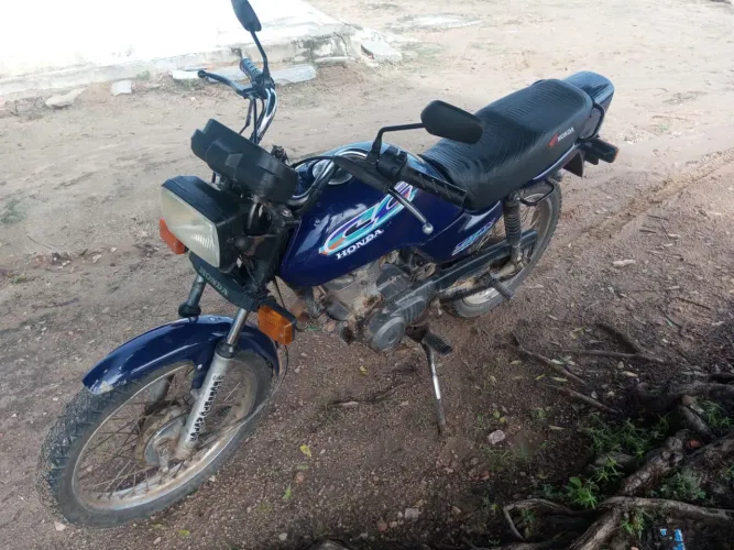 Vende se titan 125 bem zelada