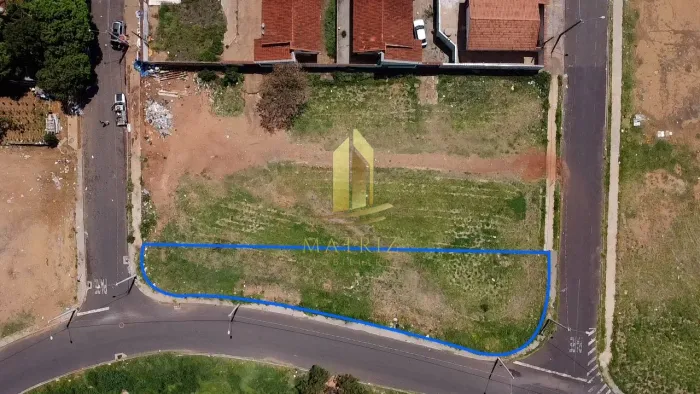 Vende área prox a Adhemar de Barros