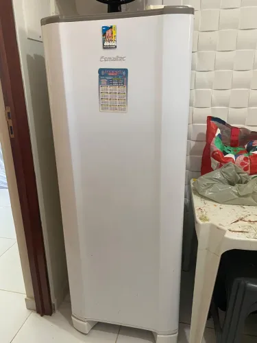 Geladeira Esmaltec - ROC31