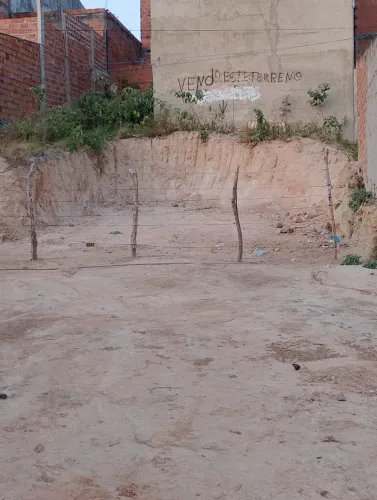 Terreno 4 por 14 por trás na avenida Lauro de Brito Porto