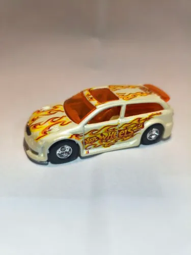 Audacious 2004 T-hunt Hot Wheels 1/64 Loose (Usado)