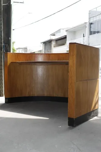 Balcão atendimento curvo