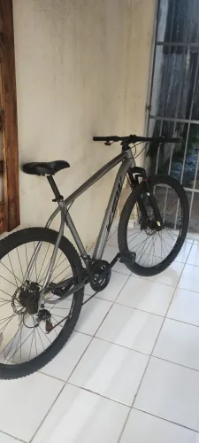 Bicicleta De Alumínio aro 29 + Capacete e Short