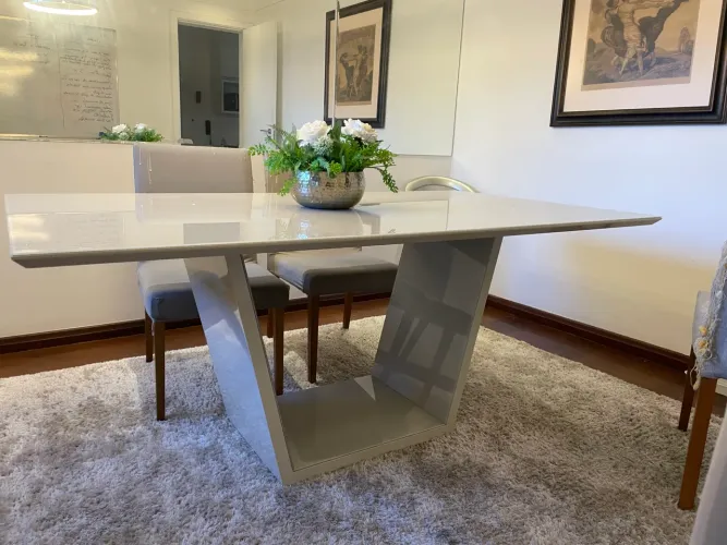 Mesa em vidro e laca Moderna e atual