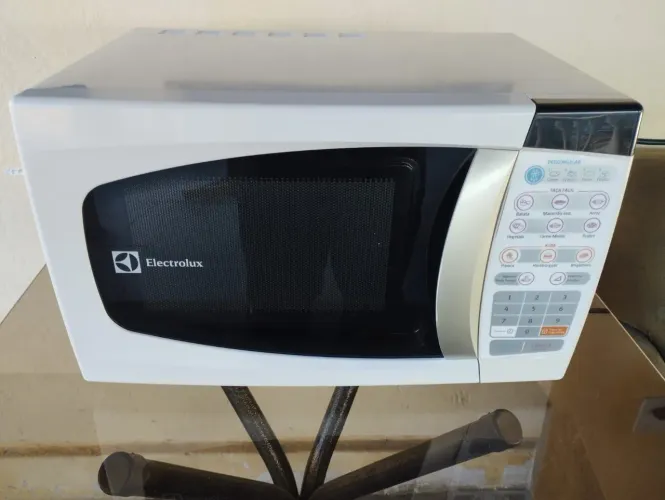 Microondas Electrolux de 20 litros