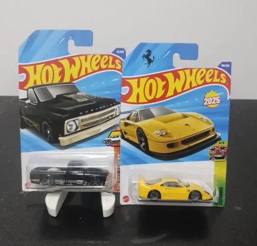 Hot wheels ferrari e Chevrolet