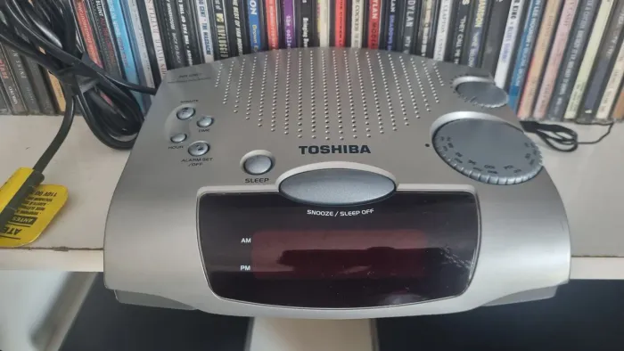 Rádio Relógio Toshiba RR1267