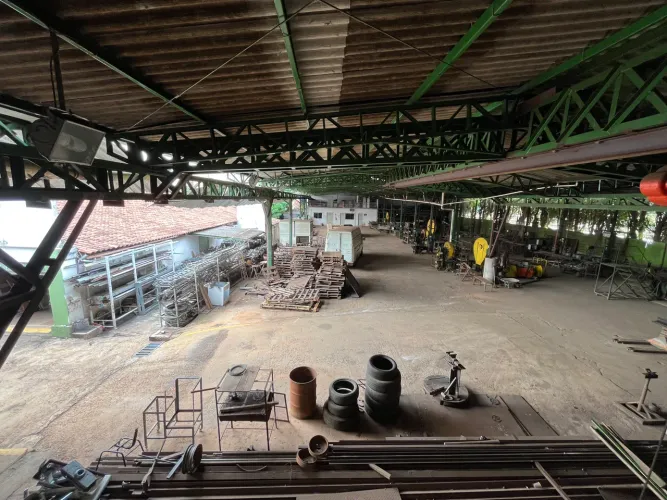 Galpão Comercial e Industrial de Grande Porte à Venda no Setor Castelo Branco