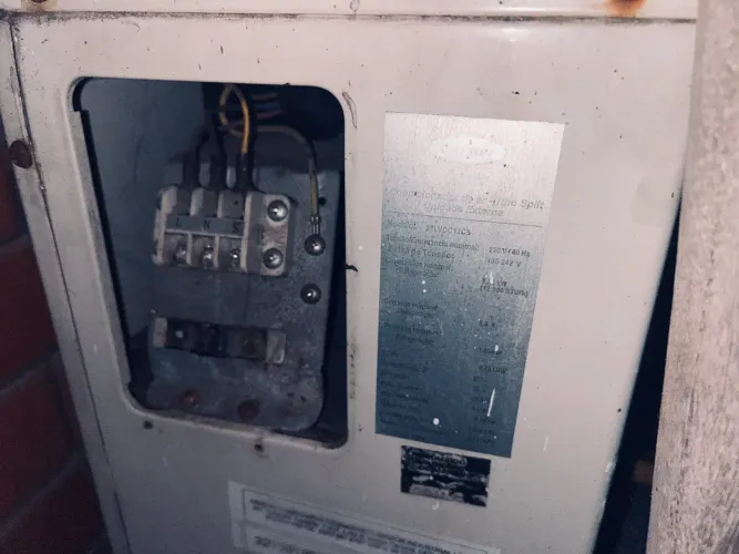 CONDENSADORA CARRIER INVERTER 12 Mil BTU