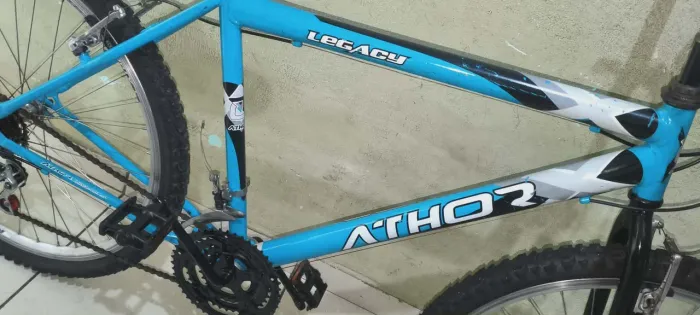 Vendo bicicleta aro 26 completa 18 marchas!