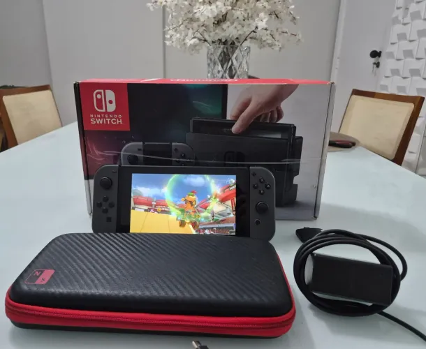 Nintendo Switch V1 Desbloqueado 256gb (Não acompanha Dock)