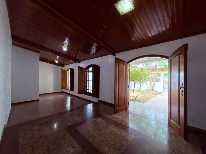 CASA NO BAIRRO PARQUE DEZ DE NOVEMBRO COM 2 QUARTOS SENDO 1 SUÍTE