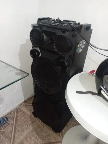 Caixa de som todas boas pegando tudo 