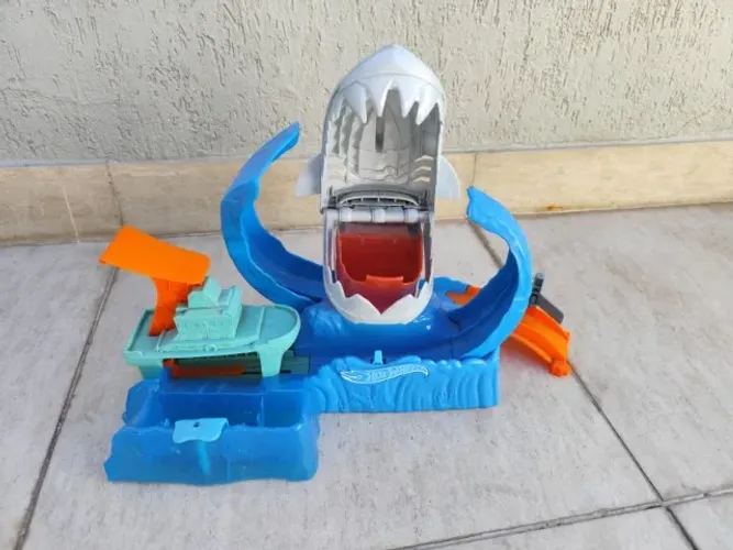 Pista De Manobras Hot Wheels City Robô Tubarão