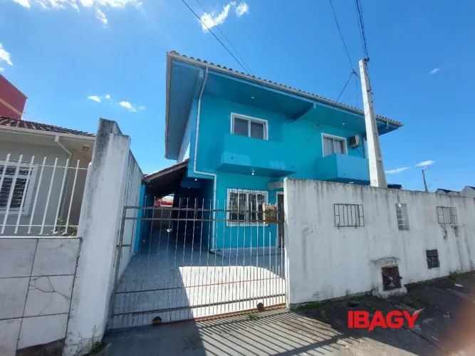 Excelente Casa 3 dormitório(s) em Ponte do Imaruim - Palhoça
