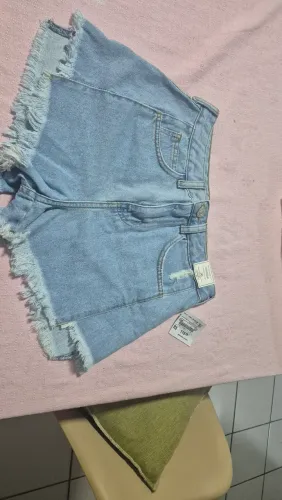 Vendo short jeans novo tamanho 36/38