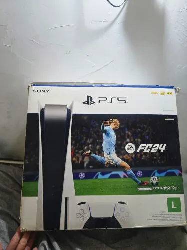 PlayStation 5 - Leitor de Disco - 825GB 