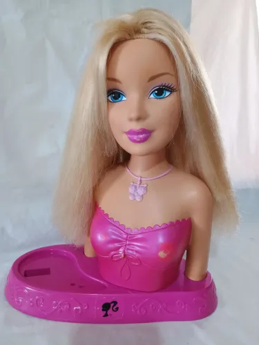 Busto da Barbie antigo 2008 - os acessórios não são originais 