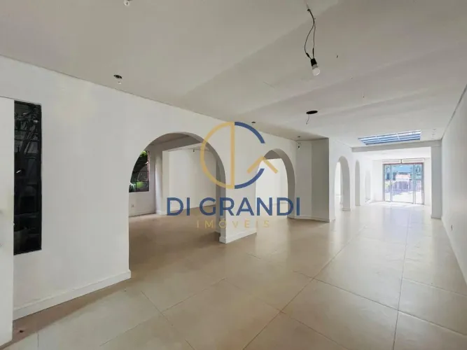 Salão Comercial de Alto Padrão para Locação no Cambuí em Campinas-SP: 2 Banheiros, 4 Vagas