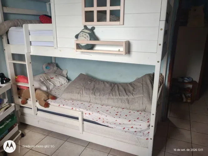 Beliche Casinha Montessoriano em Madeira com Janelinha e Prateleira