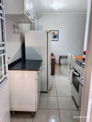 Alugo Kitinet para homem