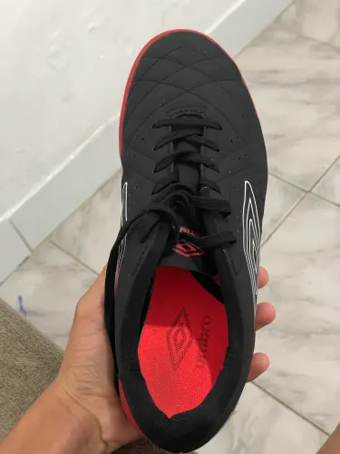 Chuteira da umbro neo straiker original !!!