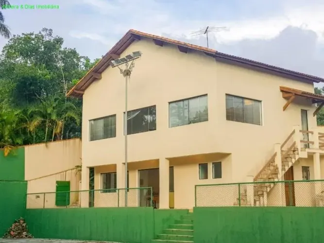 Casa em Condomínio de Luxo à Venda em Itapevi-SP, Bairro Transurb: 1 Quarto, 1 Suíte, 2 Sa