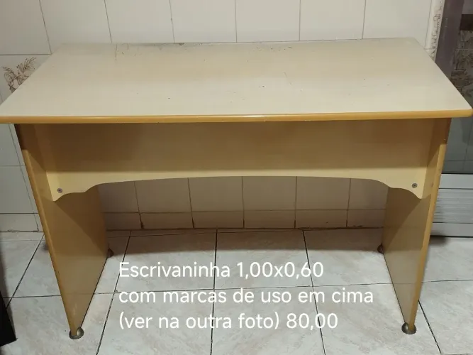 Mesa escrivaninha em madeira