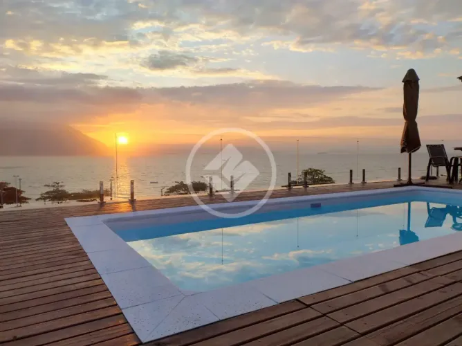Casa com 3 dormitórios, piscina e vista mar Ribeirão da Ilha/Florianópolis codigo: 146720