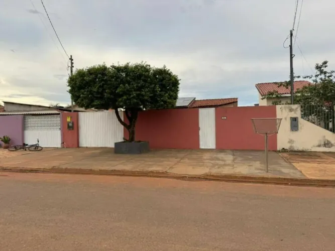 CASA RESIDENCIAL em SANTO ANTÔNIO DO LESTE - MT, Centro