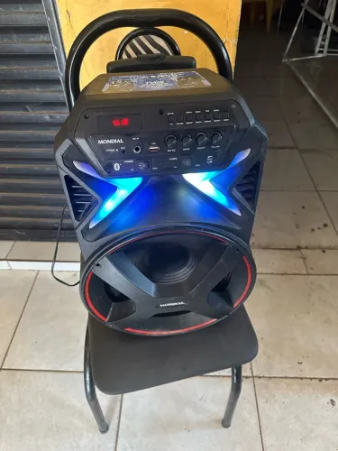 Vendo caixa de som toda perfeita bem alta 