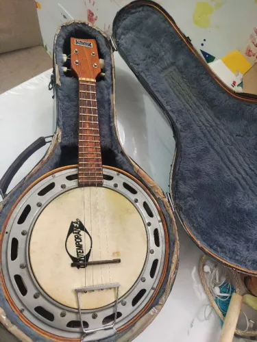 Banjo Del Vecchio com case